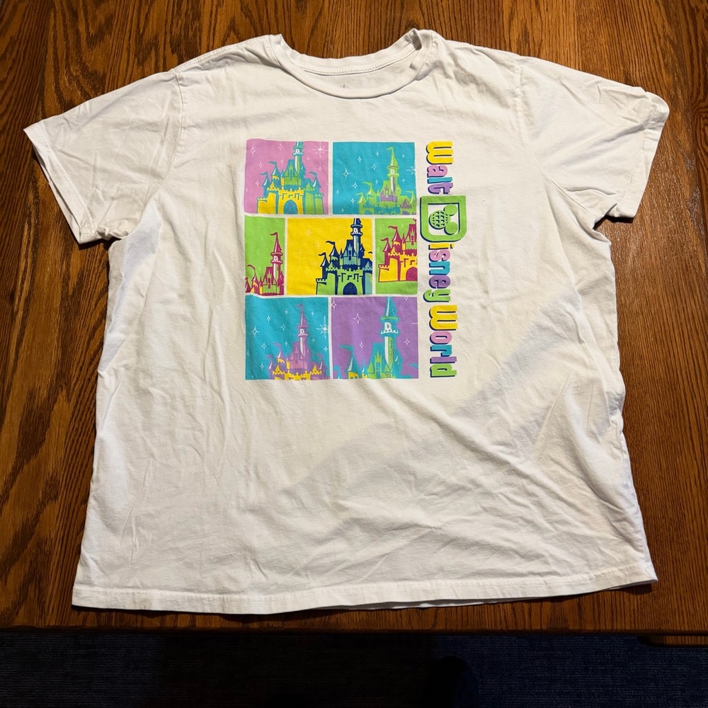 Walt Disney World XXL‎ white tshirt with great vintage logo and colors